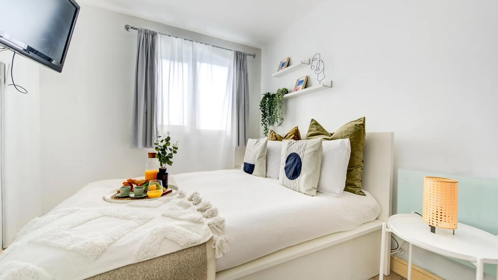 Boho Chic Tower Bridge Gem, Sleeps 8 Apartment London 0*,