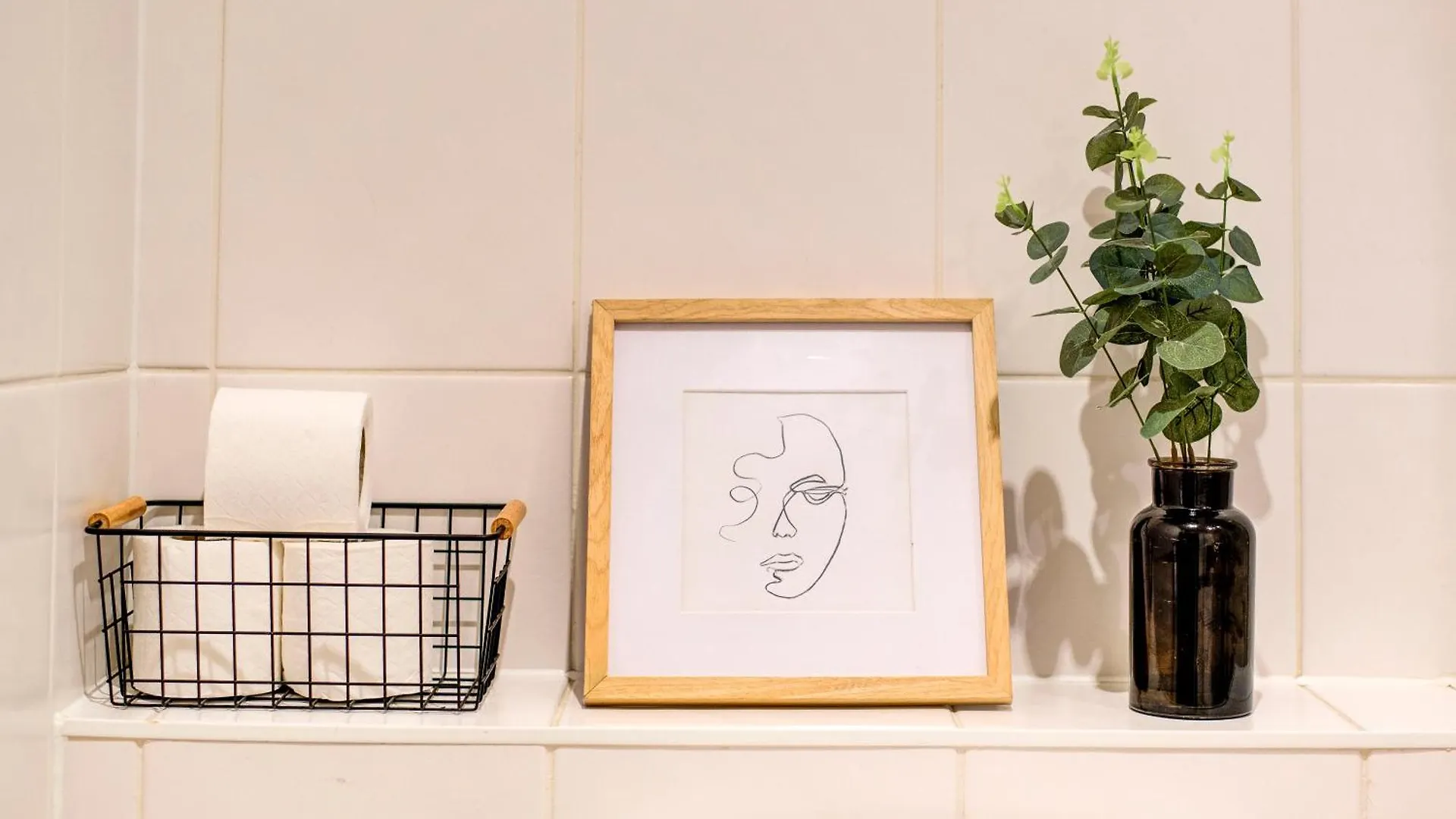 Boho Chic Tower Bridge Gem, Sleeps 8 Apartment London 0*,  United Kingdom