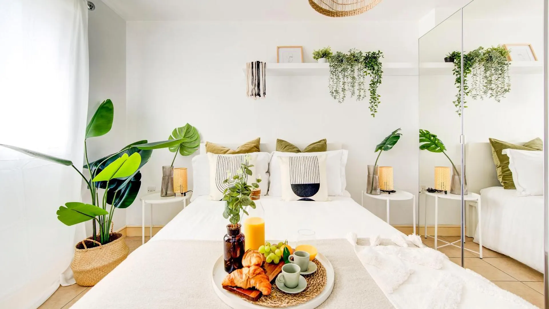Boho Chic Tower Bridge Gem, Sleeps 8 Apartment London 0*,