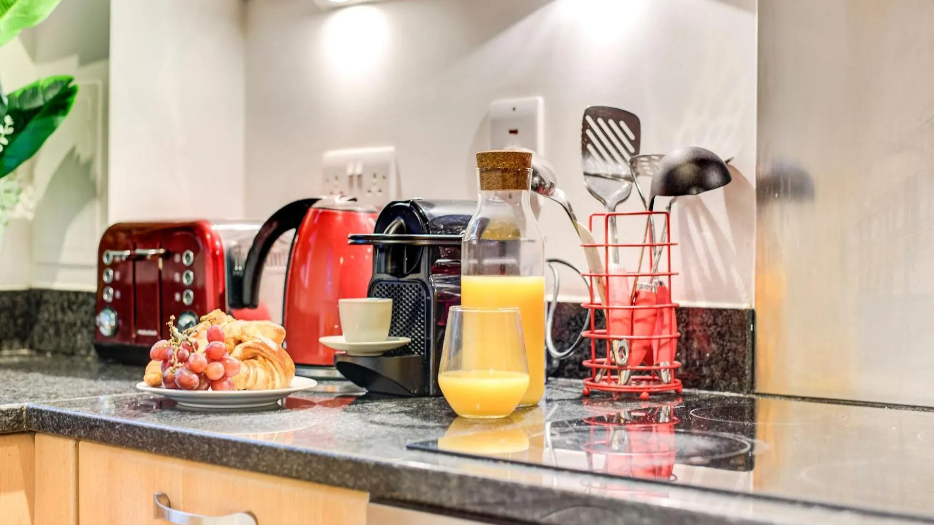 Boho Chic Tower Bridge Gem, Sleeps 8 Apartment London United Kingdom