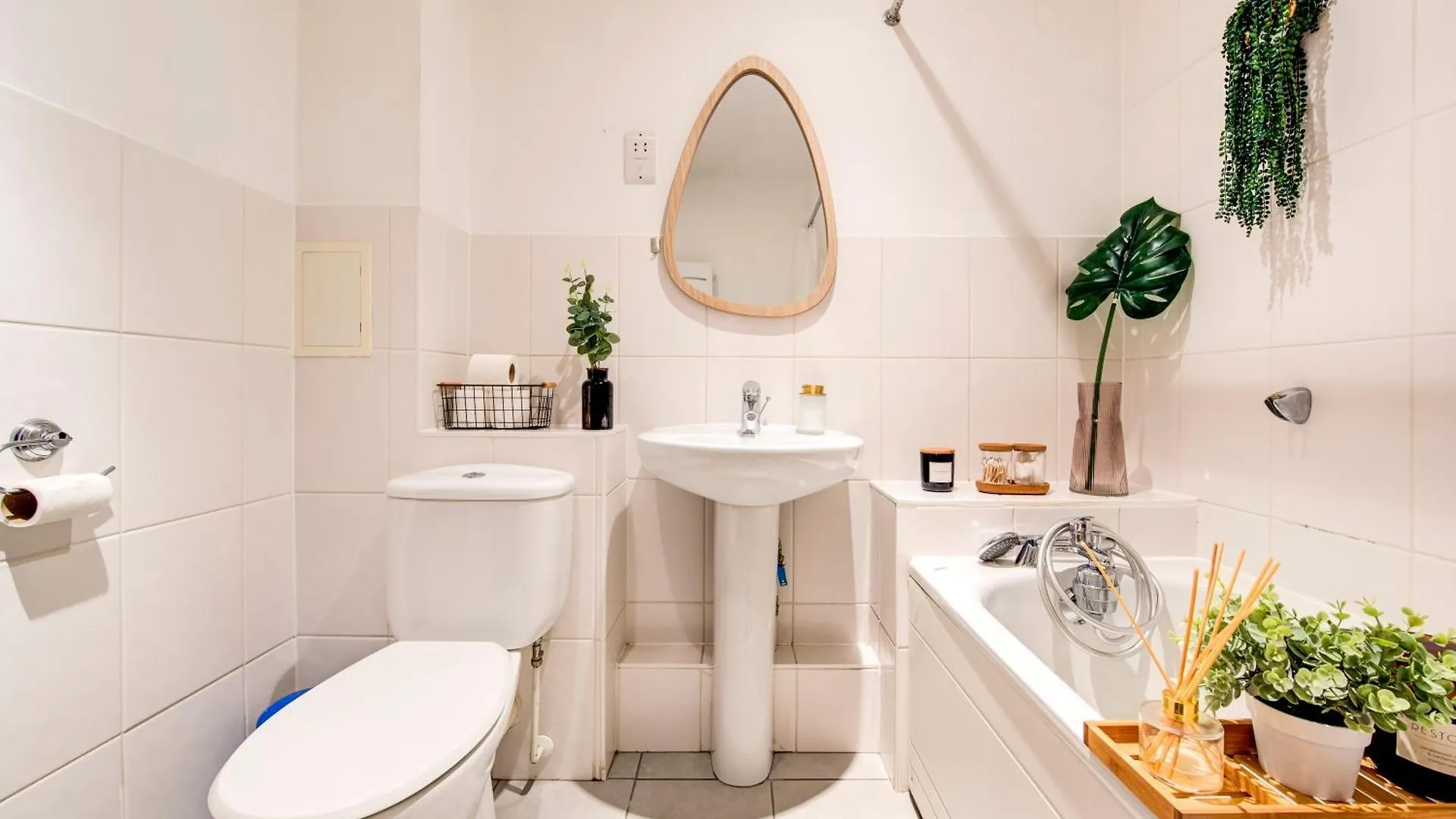 Boho Chic Tower Bridge Gem, Sleeps 8 Apartment London 0*,